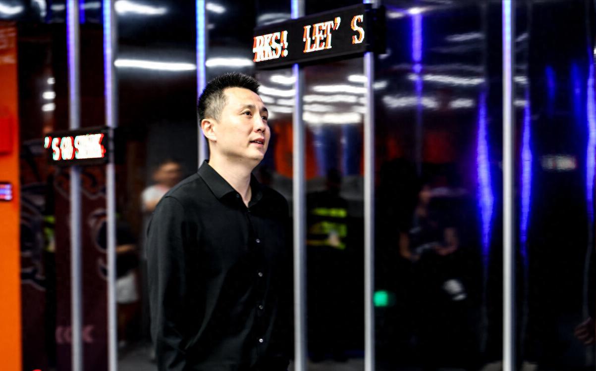 MK体育郑钦文逆转萨卡里终结连败,心态蜕变守住草地首胜