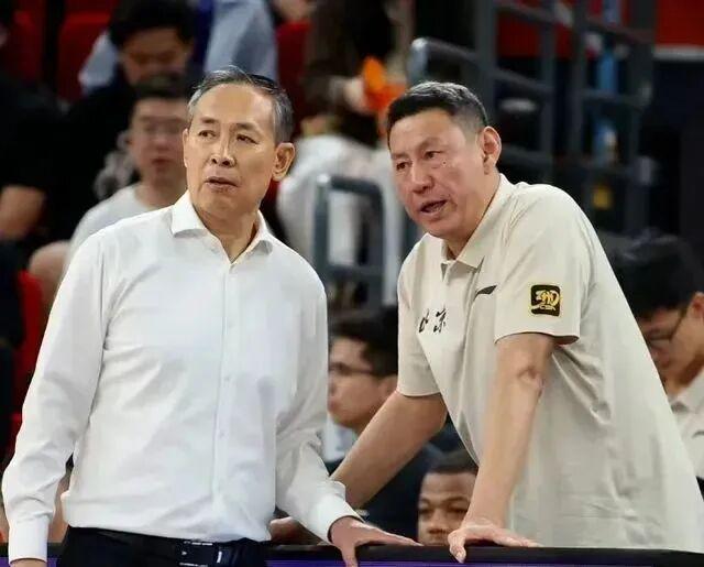 尼克斯太太团赛后计划曝光:一个要宅家烧烤,一个继续当护士