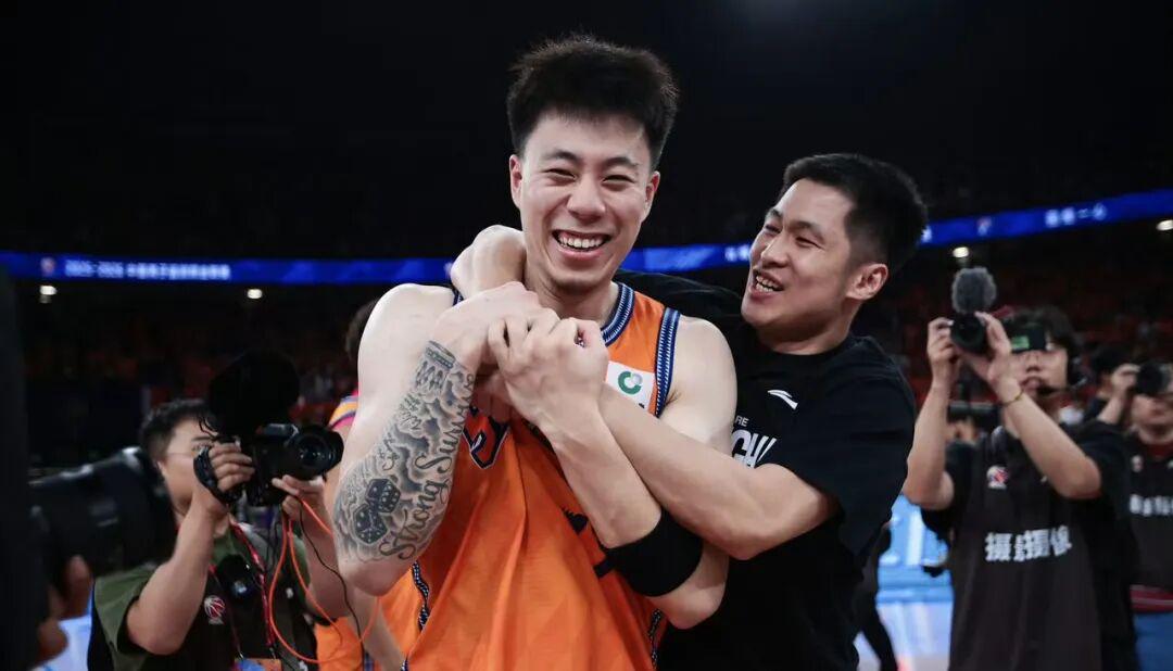 MK体育篮网开1.78亿抢里夫斯 湖人难留