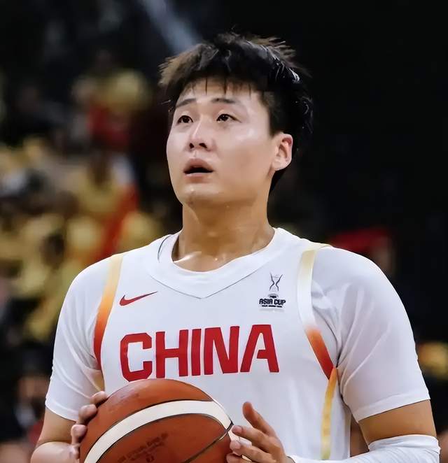 总冠军奖杯就位 尼克斯G5冲冠