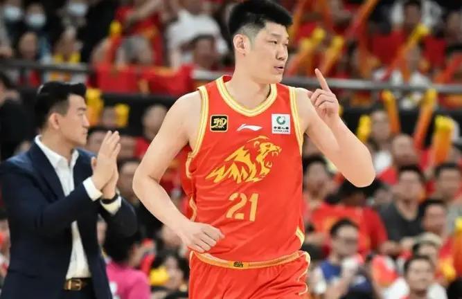 MK体育老鹰1年1400万美元留住澳洲中锋,他们也是付出了不小的代价?