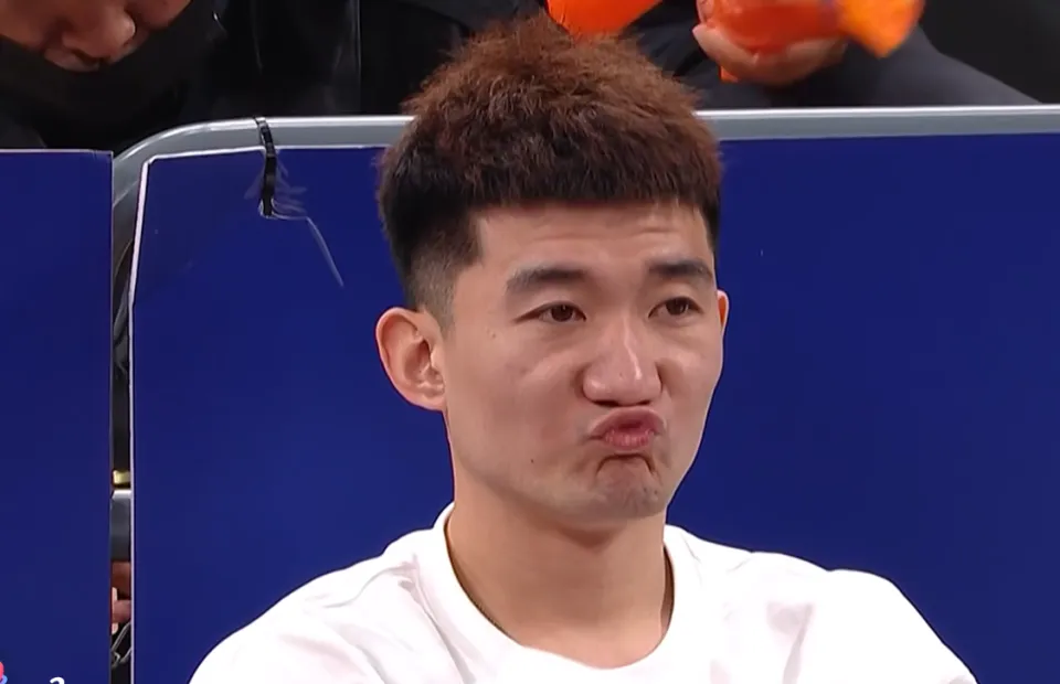 马刺1比4不敌尼克斯获得总亚军,输掉的四场比赛三要素完全相同