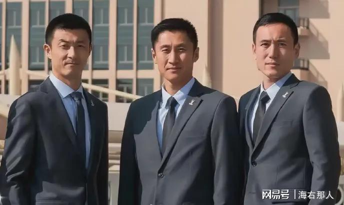 文班亚马垫脚躲过吹罚!布伦森脚踝90度反关节 美媒:明显的犯规