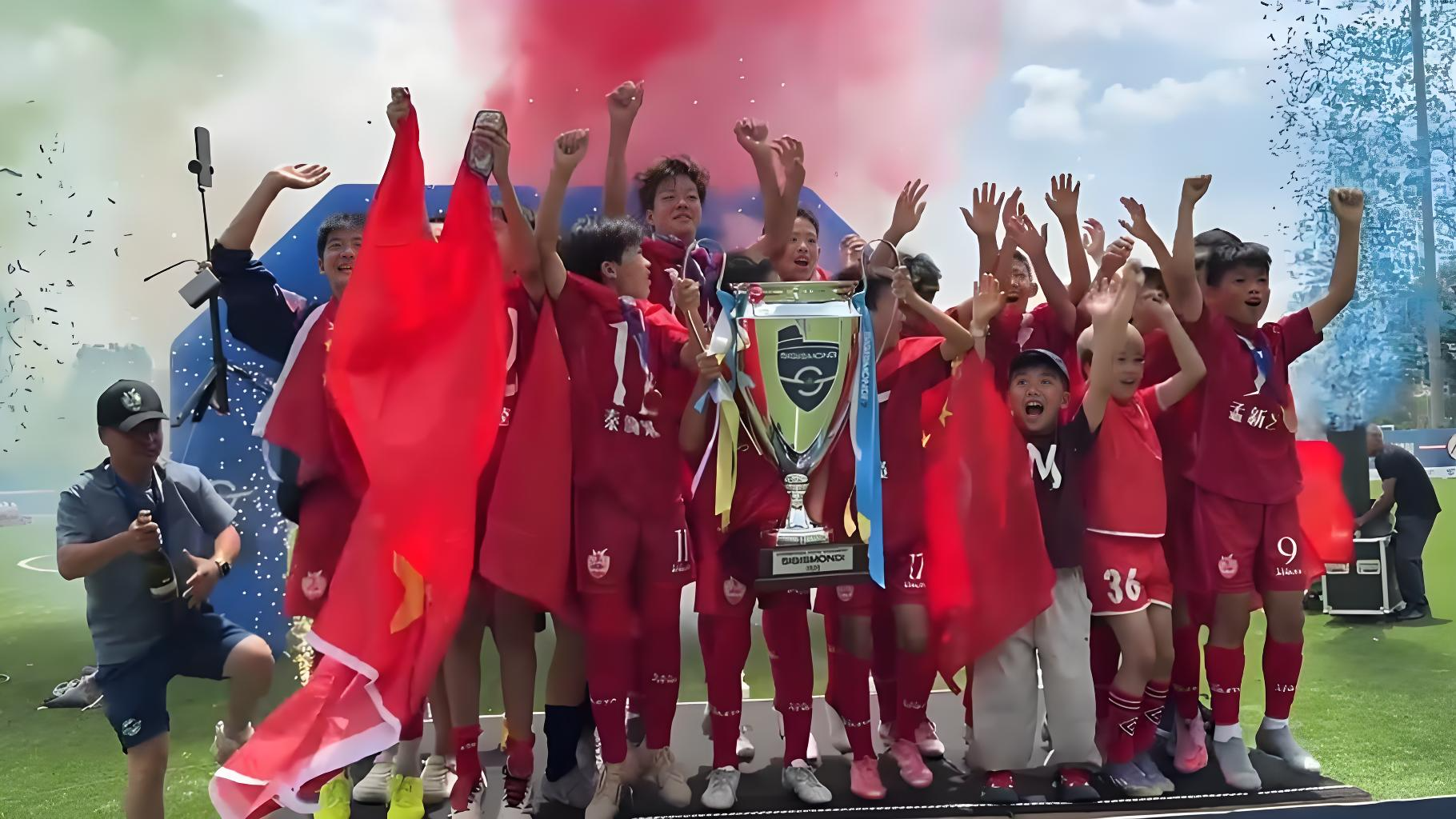 南非队银外套实为专业降温装备
