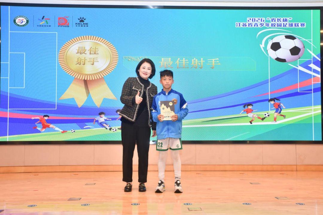 三狮世界杯战前右路首发存悬念