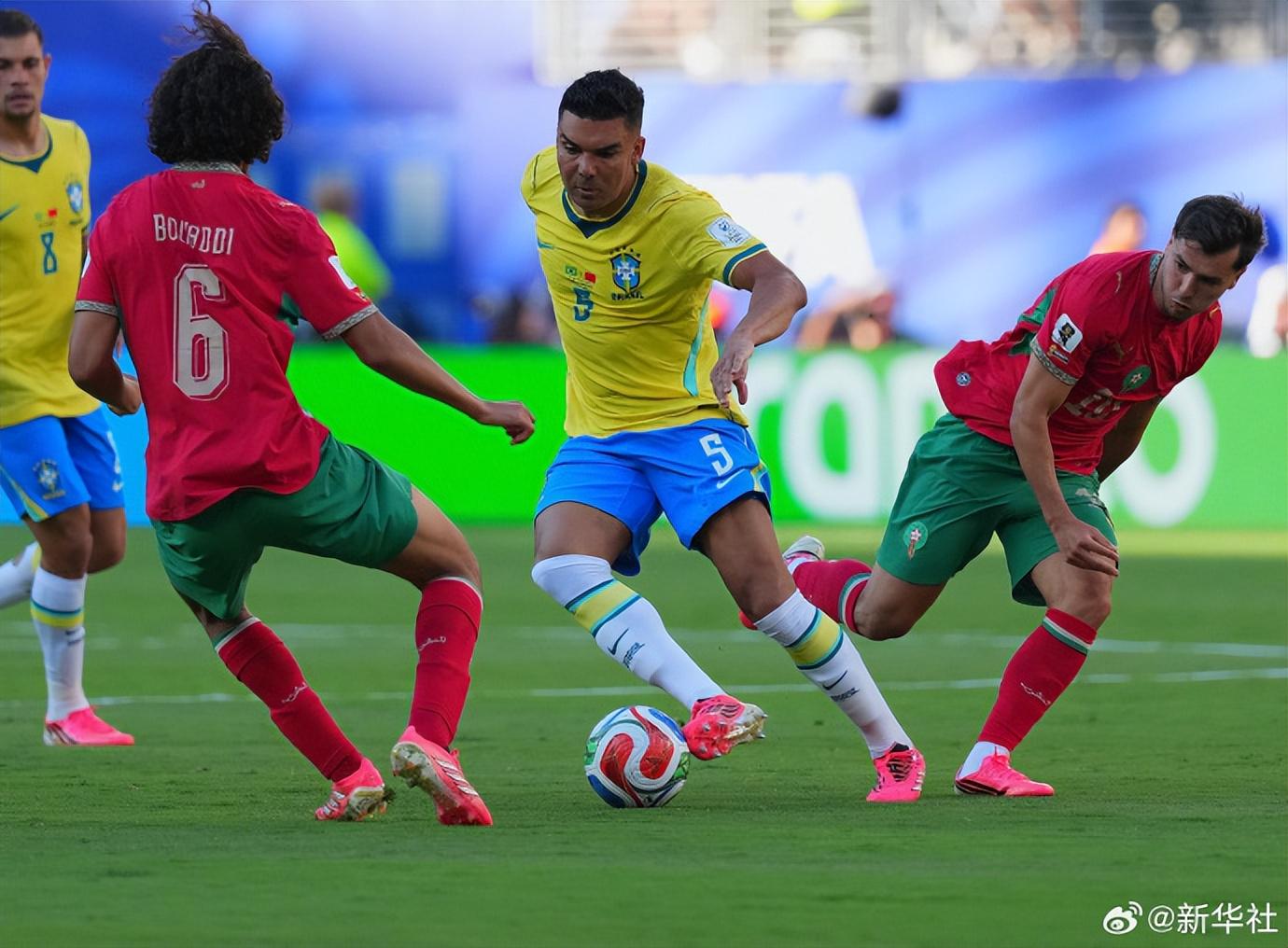 力压沙特门将奥韦斯,巴尔韦德当选FIFA全场最佳球员